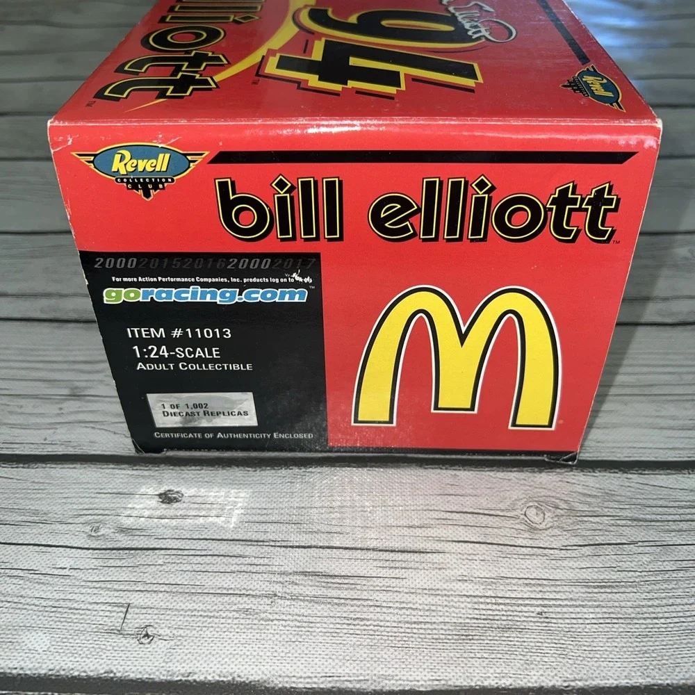Revell 1:24 #94 Bill Elliott/McDonalds 2000 Ford Taurus Die Cast Nascar Model